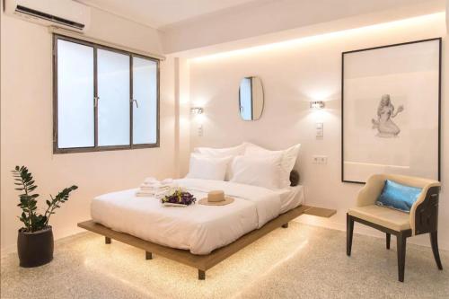 AM16 Suites Athens Room Type - King Studio
