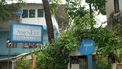 Anjoned Hostel & Cafe