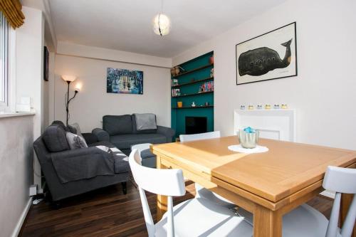 Lovely 1 Bedroom Apartment W/ Balcony In Dalston - Londyn