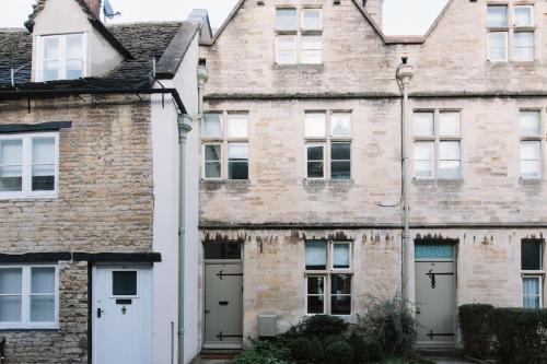 Beautiful house, Cirencester centre, parking