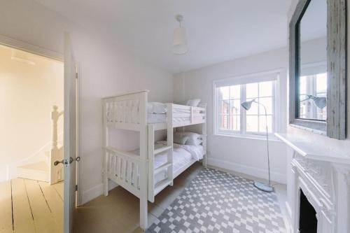 Beautiful house, Cirencester centre, parking