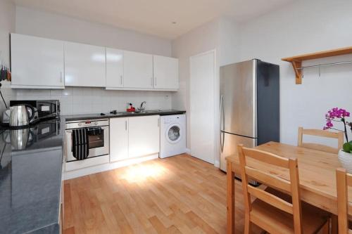 Spacious Apartment Central Bath, Bath (photo 2)