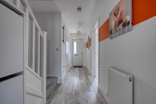 Inngang, Luxurious Birmingham Home Private Parking WiFi - near to NEC and QEH in Rednal