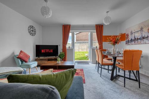 Felles stue/TV-område, Luxurious Birmingham Home Private Parking WiFi - near to NEC and QEH in Rednal