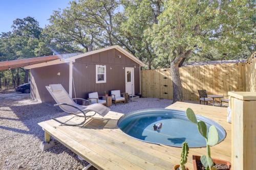 Horse-Friendly Weatherford Oasis with Splash Pool