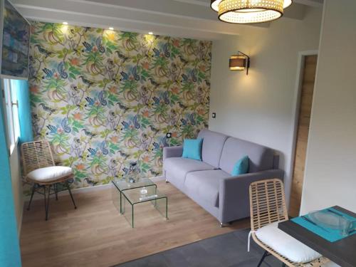 Chambre avec cuisine, entree et terrasse privee ! in Challes-les-Eaux