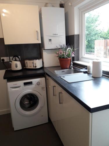 Luxury 4 Bedroom City Centre Retreat FREE PARKING & FREE WIFI