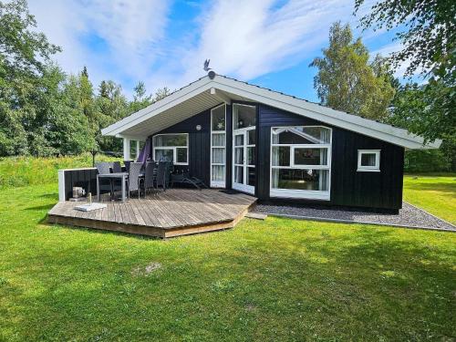  Three-Bedroom Holiday home in Knebel 21, Pension in Hadsund