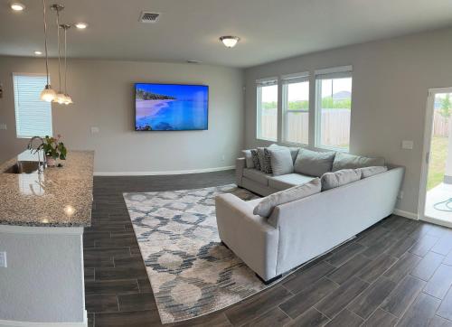 New Modern Home minutes away from SEAWORLD!