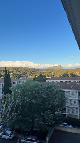 Calme, vue st Victoire, proche centre ville avec parking