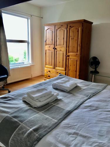 Spacious 3 Bed Room Flat in South West London