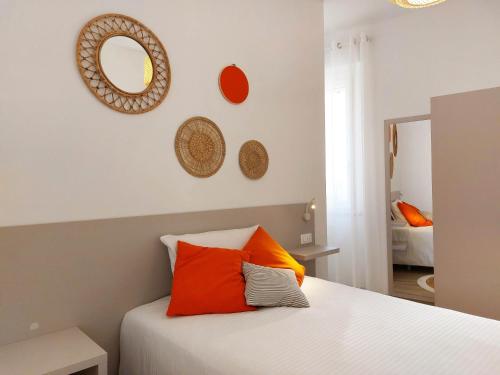 Double Room with Balcony image 10