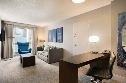 Hilton Chicago Magnificent Mile Suites - image 7