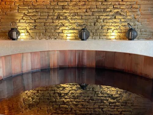 Suite intimiste insolite et luxueuse avec Spa Privatif- jacuzzi, vue de rêve