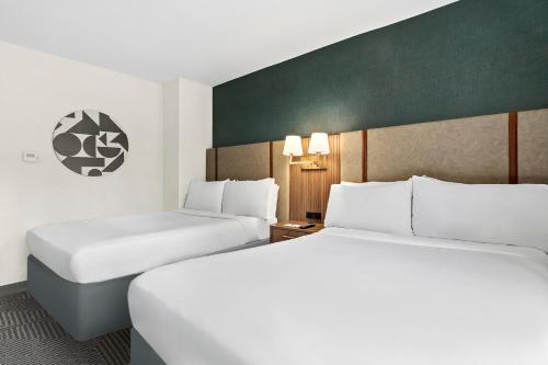 Holiday Inn Manhattan 6th Ave - Chelsea an IHG Hotel - image 2