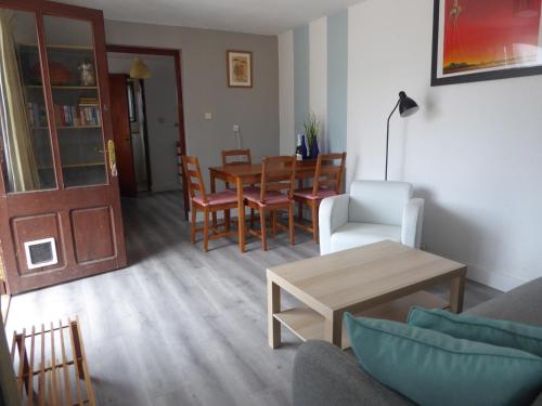 Mas Blauet - Finca with 2 holiday houses and shared pool in Rasquera