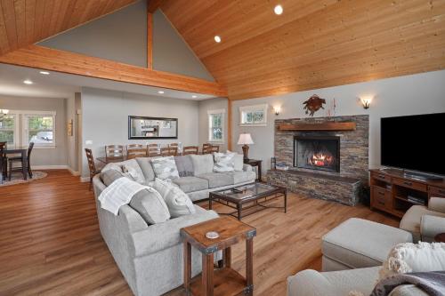 Five Peaks Home with Soaking Tub