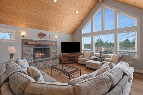 Five Peaks Home with Soaking Tub