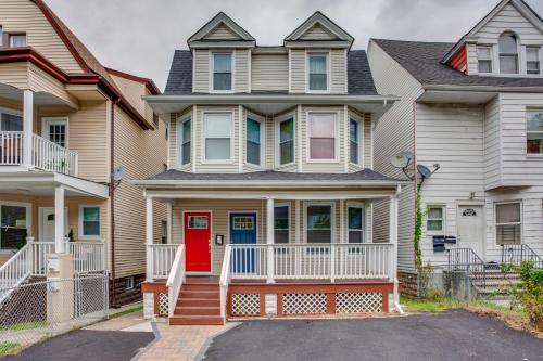 Vibrant East Orange Townhome Near Red Bull Arena!