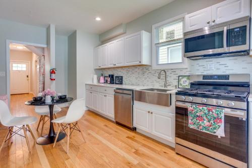 Vibrant East Orange Townhome Near Red Bull Arena!