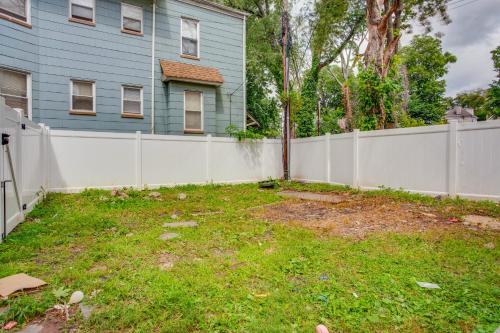 Vibrant East Orange Townhome Near Red Bull Arena!