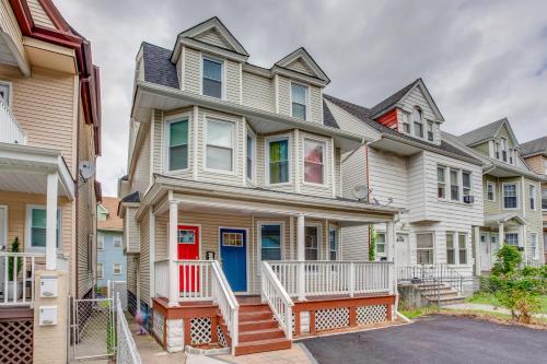 Vibrant East Orange Townhome Near Red Bull Arena!