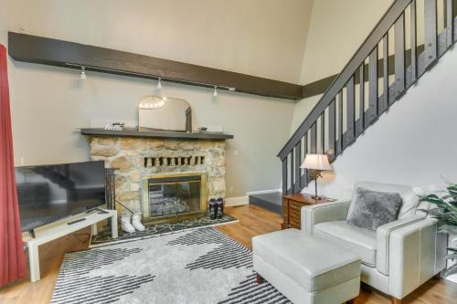 Spacious Massanutten Retreat with Hot Tub and Games in McGaheysville, USA