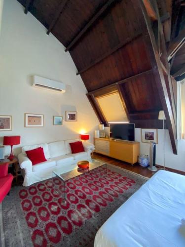 Passeig de Gracia Studio Loft Room Type - Studio Apartment