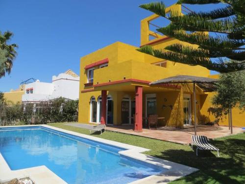 Precioso chalet con piscina