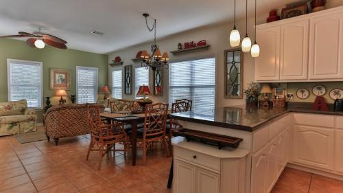 Aventon - Is a 3 bedroom home that is an easy walk to the beach with communal pool, Destin (fotografie 9)