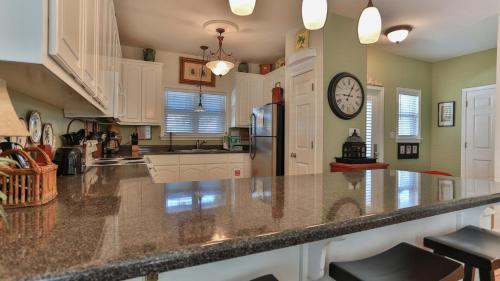 Aventon - Is a 3 bedroom home that is an easy walk to the beach with communal pool, Destin (fotografie 10)