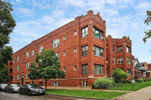 Chic & Fully Furnished 2BR Apartment - Roscoe 1 in Logan Square