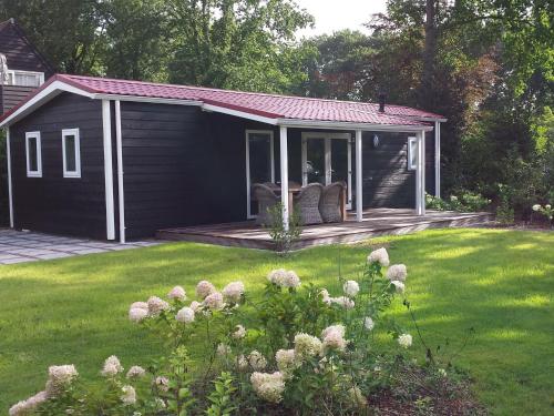 Garden View chalet with terrace or conservatory near Amerongse Berg, Unterkunft in Elst