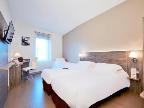 1 double bed, 1 twin bed
