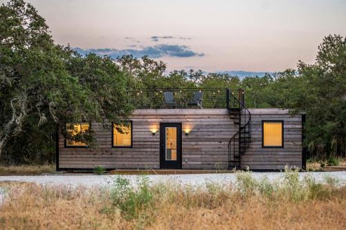 New! The Texas Longhorn-Luxury Container Home in Fredericksburg, USA