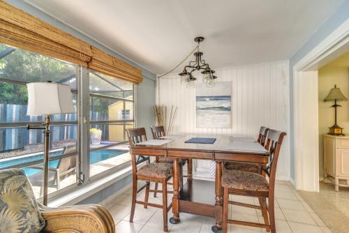 4 Mi to Dog Beach Largo Home with Pool and Hot Tub! in 사라소타 브래든턴 국제공항