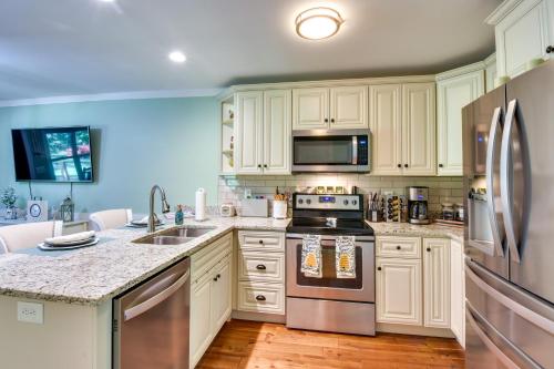 Charming Duplex 12 Mi to UGA and Sanford Stadium! in Watkinsville, USA