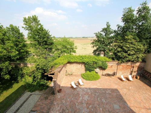 Exterior view, Quaint Mansion in Stagno Lombardo with Garden in Stagno Lombardo
