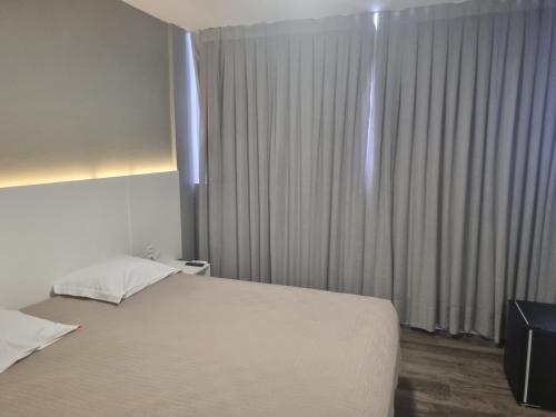 Standard Double or Twin Room image 3