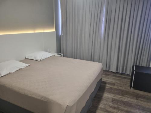 Standard Double or Twin Room image 5