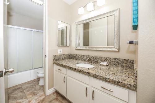 G224 - Beachside Serenity