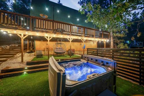Pine Den Cabin: Arcade+Fire Pit+BBQ