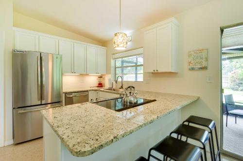 Uncle Louies Gulf Coast Retreat with Outdoor Oasis! - image 20