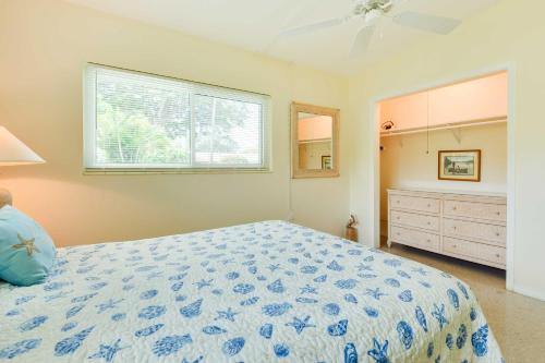 Uncle Louies Gulf Coast Retreat with Outdoor Oasis! - image 17