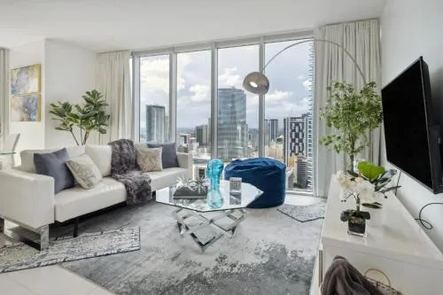 LUX 2B-2B at ICON - Water View & 5-Star Amenities photo 2