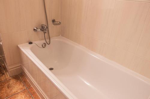 Fürdőszoba, Hotel Tàrbena (Hotel Tarbena) in Tarbena