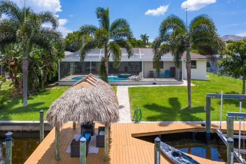 Half mile to the beach! Heated Pool & Spa with Tiki on boat dock! - Villa Changes in Attitude - image 9