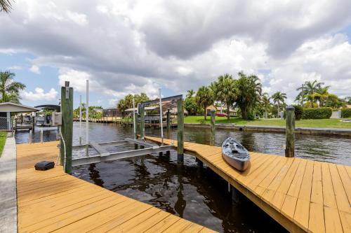 Half mile to the beach! Heated Pool & Spa with Tiki on boat dock! - Villa Changes in Attitude - image 7