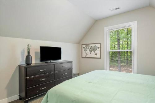 Modern Comforts, Classic Charm: Neighborhood Gem Modern Comforts, Classic Charm: Neighborhood Gem