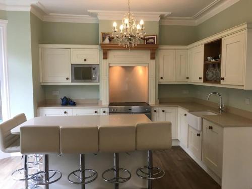 West View, Lakeside, Newby Bridge, 2 mins walk to Lake Windermere, Delightful property with Hot Tub gîte à louer Lakeside